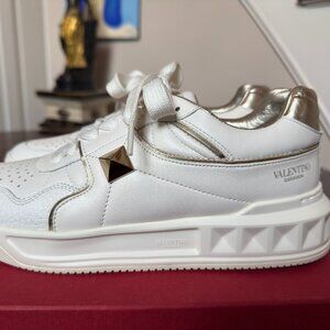 Valentino Garavani One Stud Sneakers Pristine! 38.5
